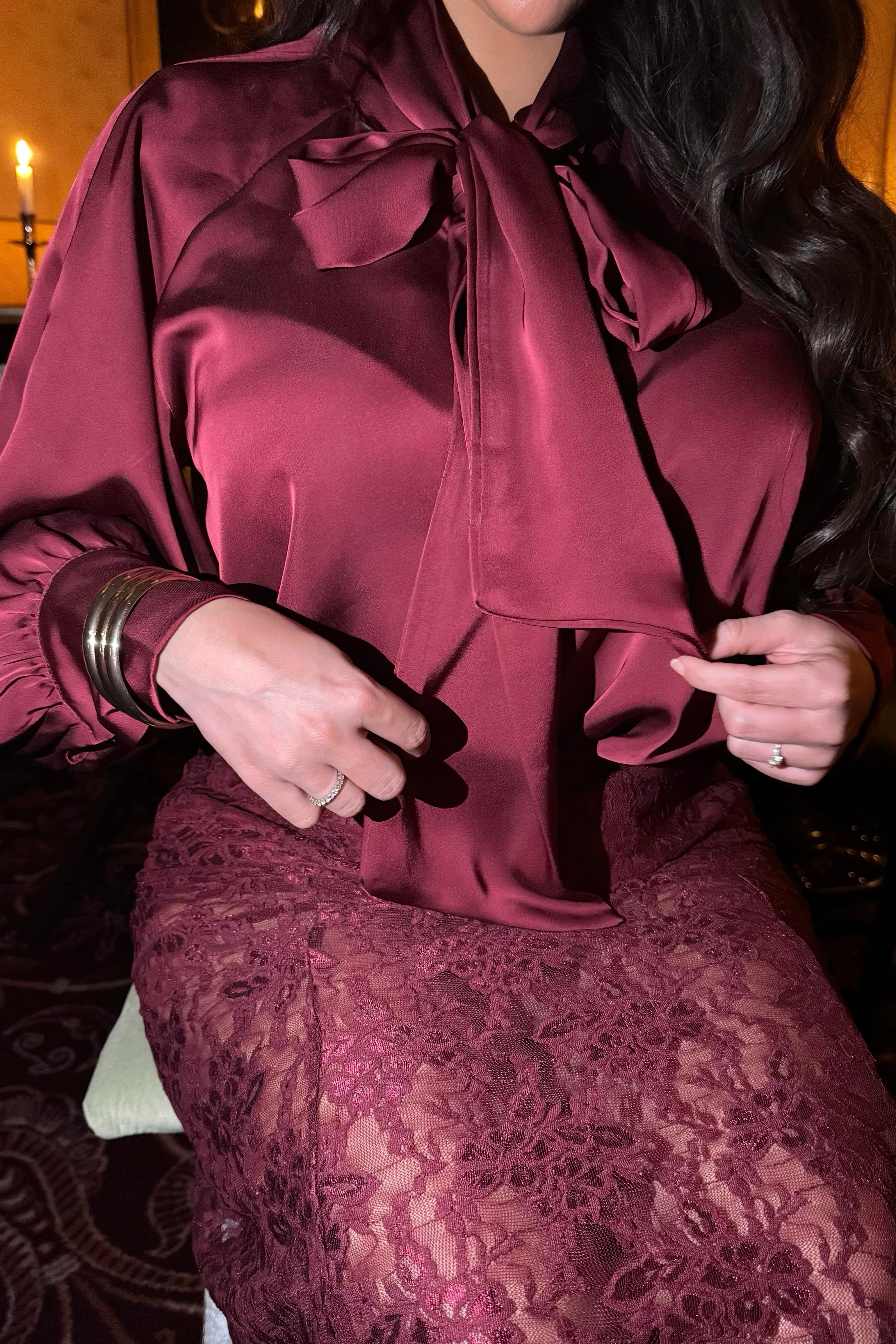 Chemise Satinée Bordeaux à Nouer au Cou